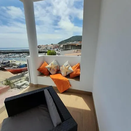 Vista Al Puerto De Ii *