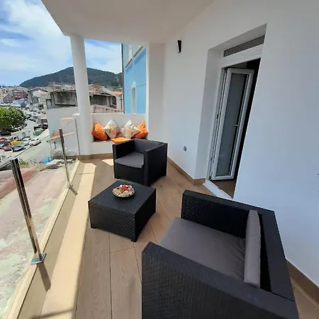 Vista Al Puerto De Ii *